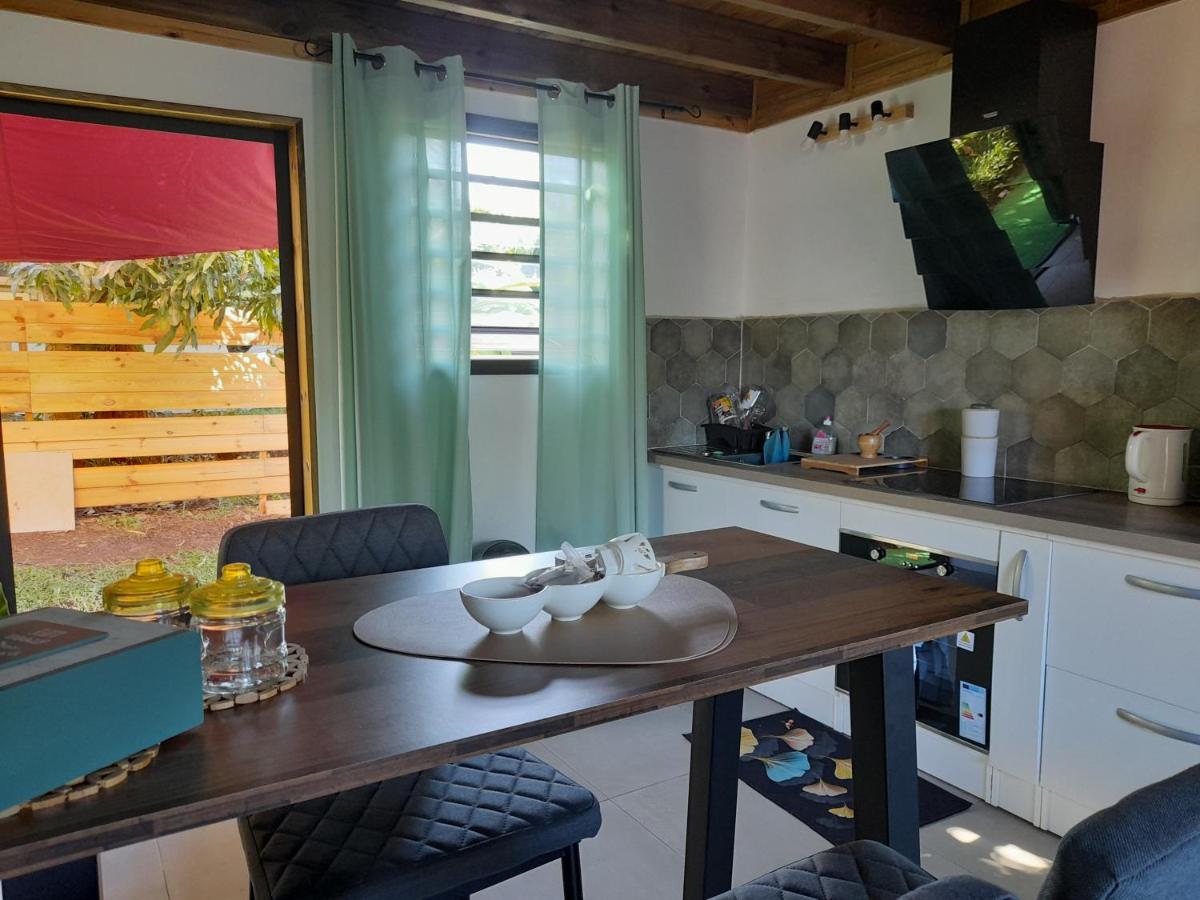 Charmant Chalet Avec Jacuzzi, L'Ile O Vert 圣菲利普 外观 照片