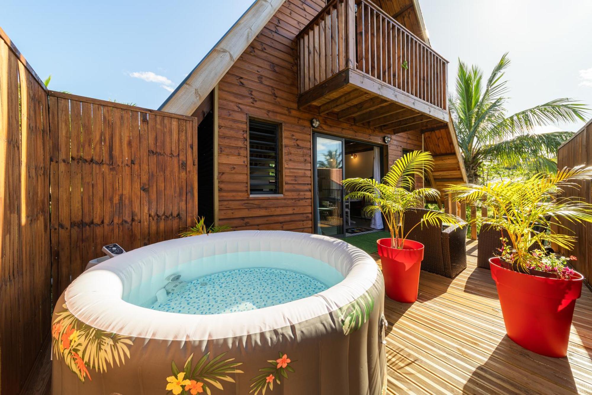 Charmant Chalet Avec Jacuzzi, L'Ile O Vert 圣菲利普 外观 照片