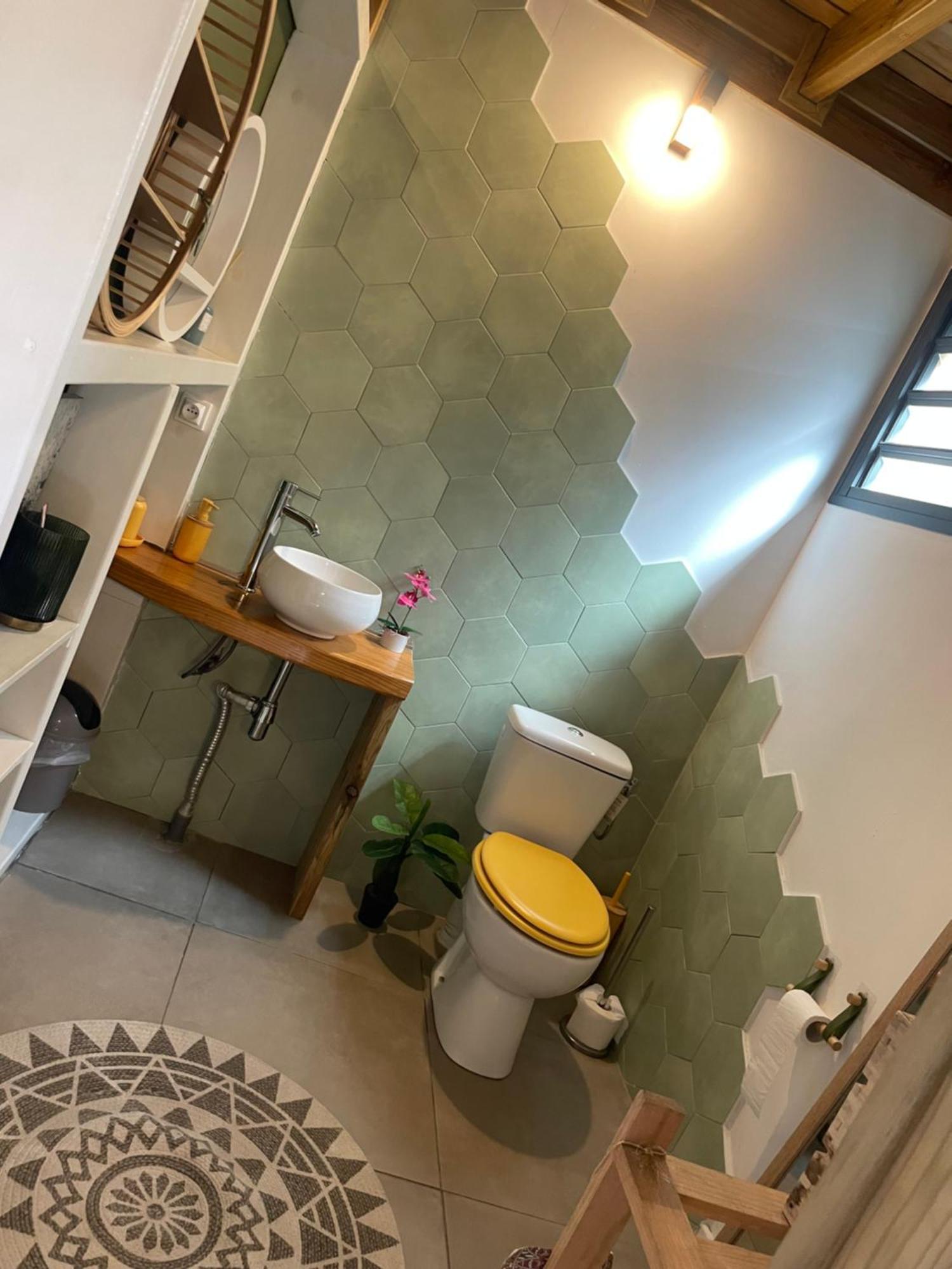 Charmant Chalet Avec Jacuzzi, L'Ile O Vert 圣菲利普 外观 照片