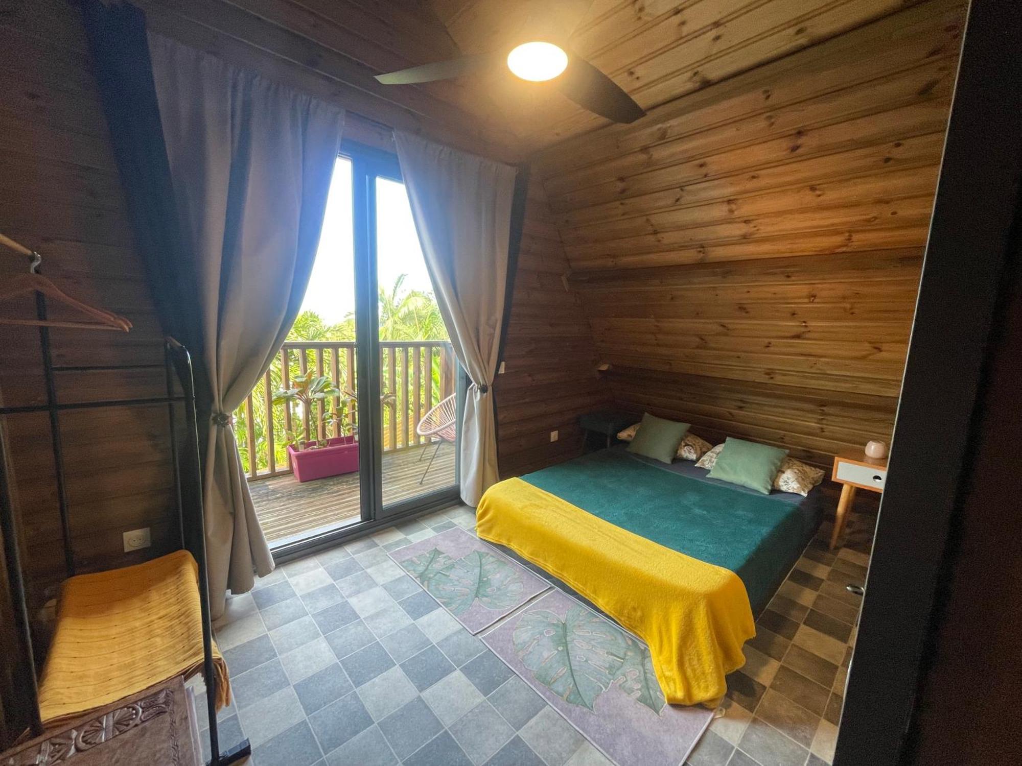 Charmant Chalet Avec Jacuzzi, L'Ile O Vert 圣菲利普 外观 照片