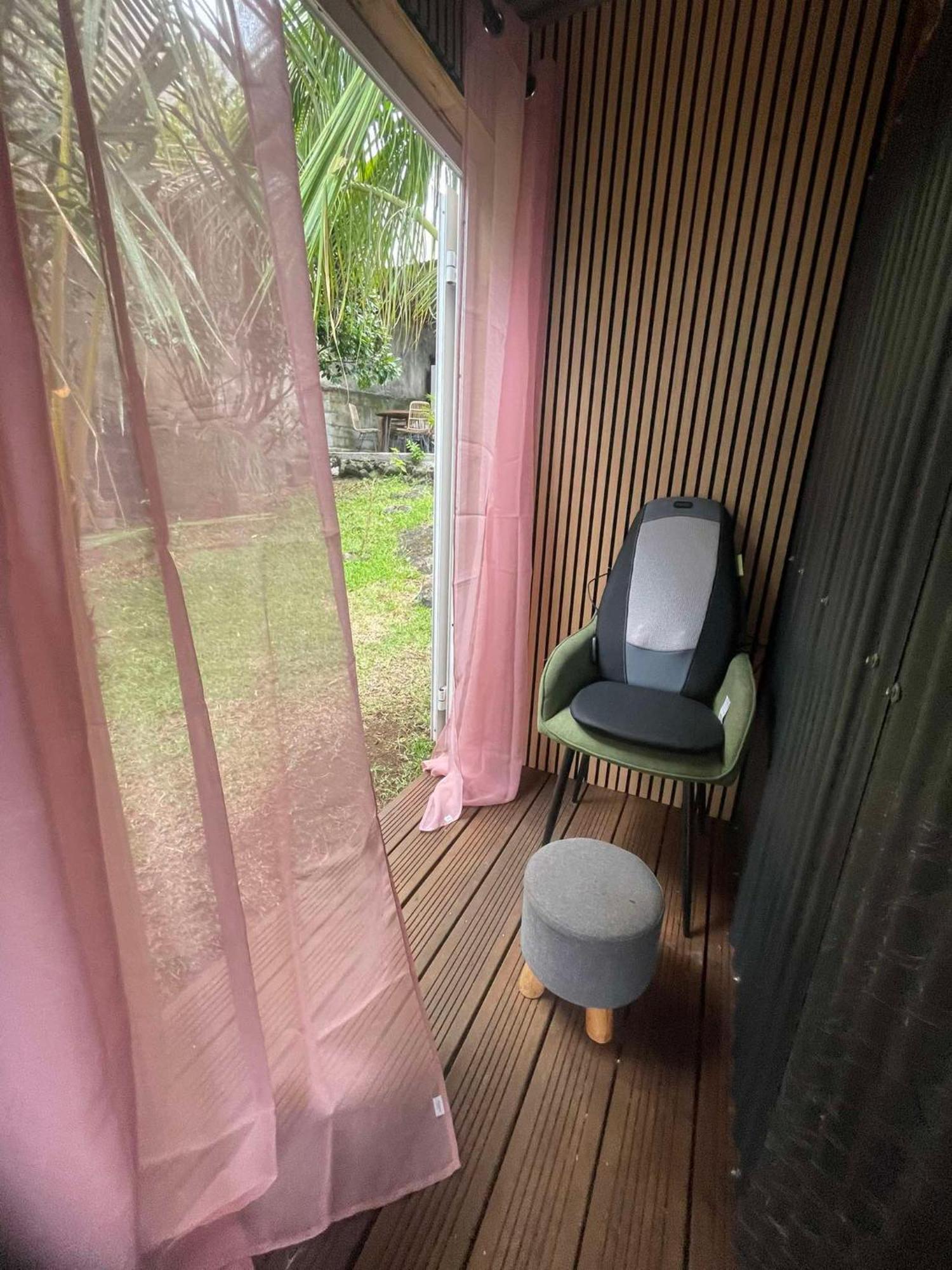Charmant Chalet Avec Jacuzzi, L'Ile O Vert 圣菲利普 外观 照片
